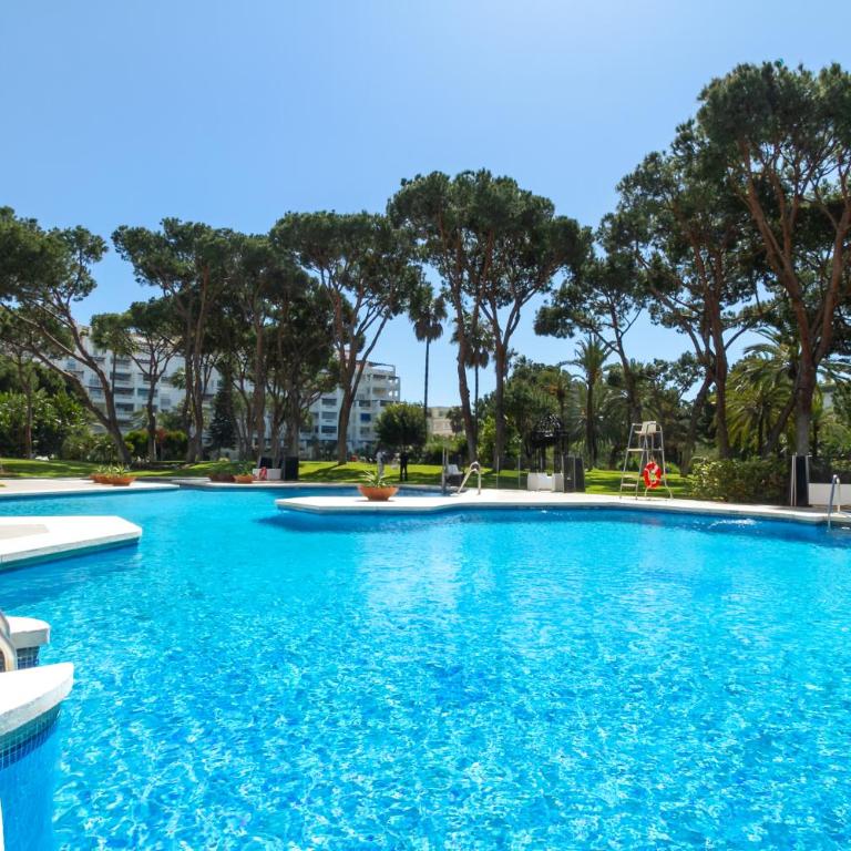 MARBELLA BANUS SUITES - Puerto Banús, Playas del Duque Beachside Residential, 2BD -2BA, Direct Beach & P Banús Access, 35,000 m2 Gardens, 3 Pools - Deluxe Apartment - 39