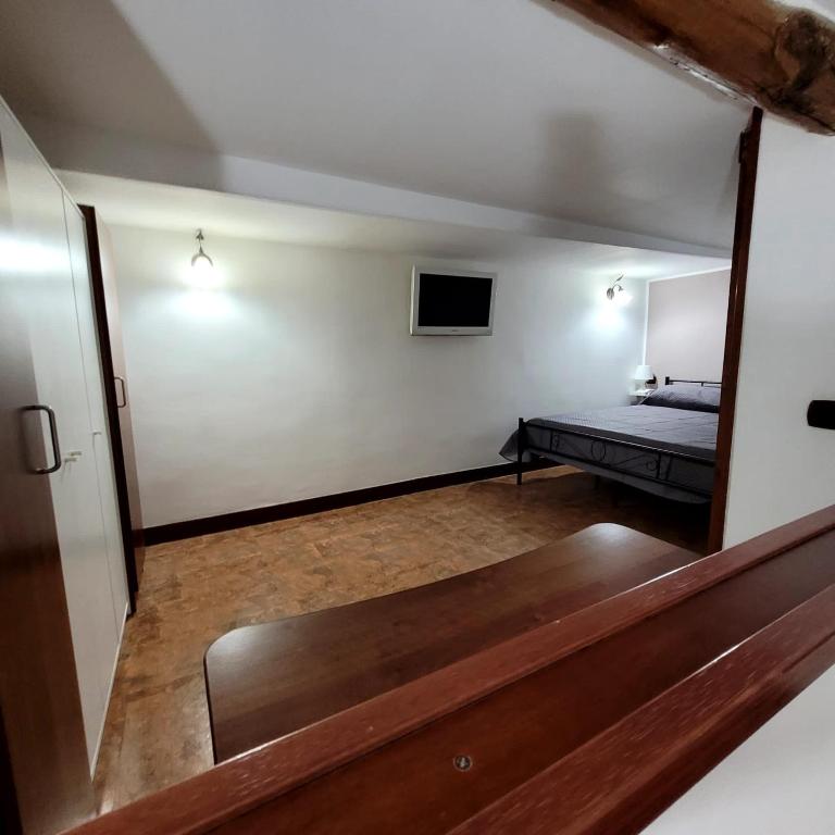 Perry Home - Three-Bedroom Apartment - 9