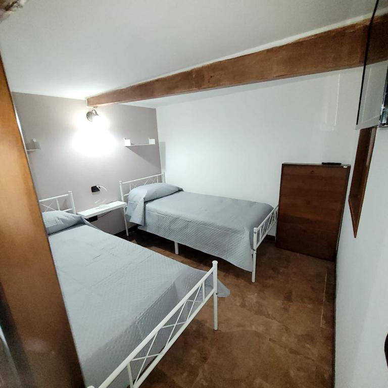 Perry Home - Three-Bedroom Apartment - 12