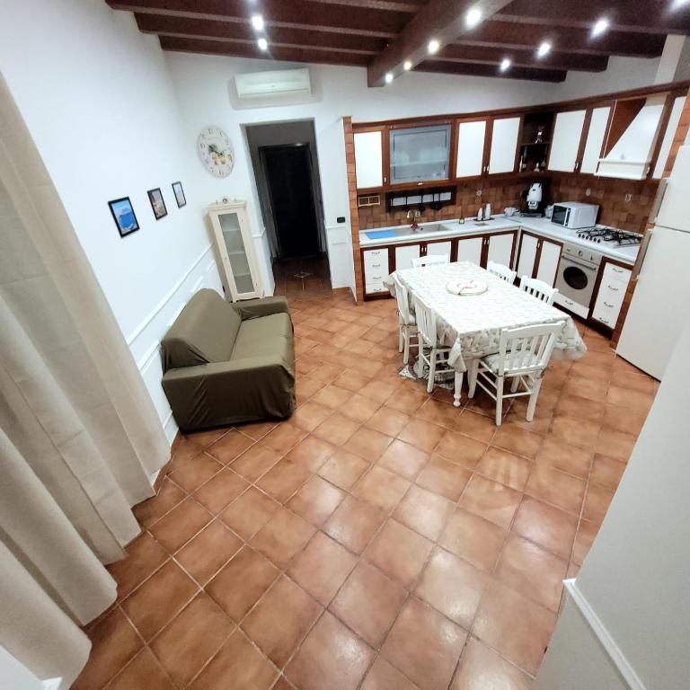 Perry Home - Three-Bedroom Apartment - 21