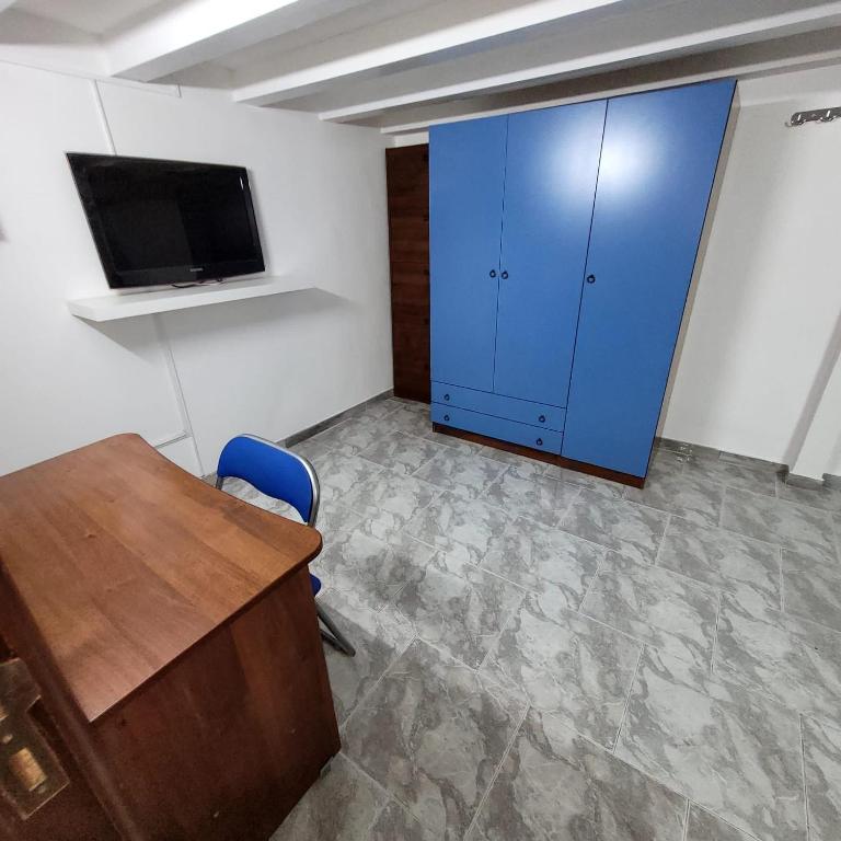 Perry Home - Three-Bedroom Apartment - 23