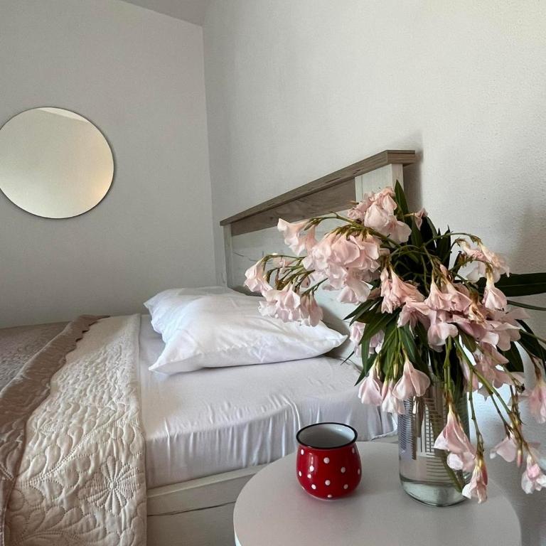 Demiri Rr - One-Bedroom Apartment - 6