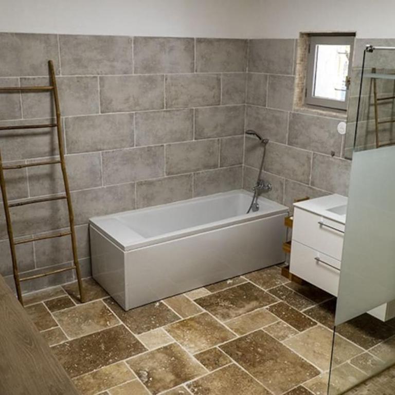 Charmant Rez de Villa climatisé rénové, 90m2 avec parking - Apartment mit 2 Schlafzimmern - 24