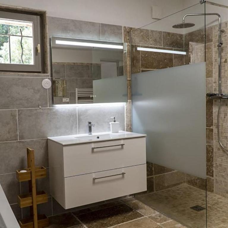 Charmant Rez de Villa climatisé rénové, 90m2 avec parking - Apartment mit 2 Schlafzimmern - 30