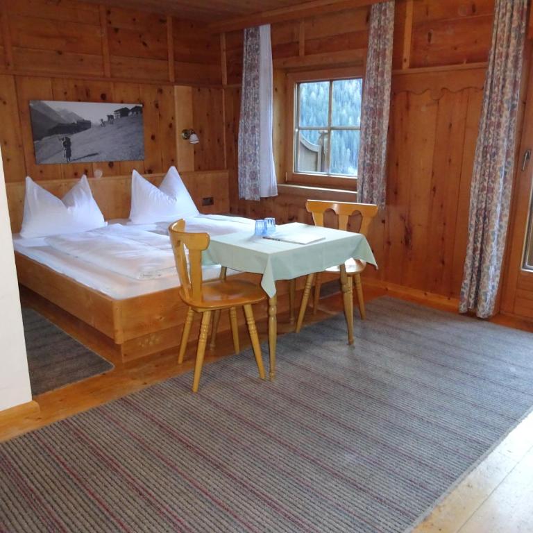Landhaus Löberbauer - Vierbettzimmer mit Balkon - 1