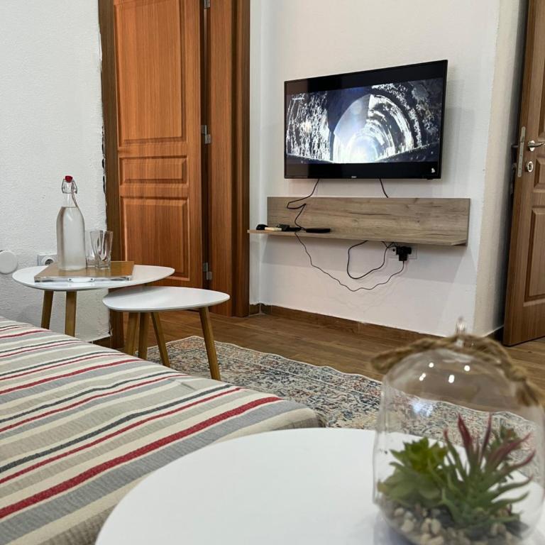 Demiri Rr - One-Bedroom Apartment - 7