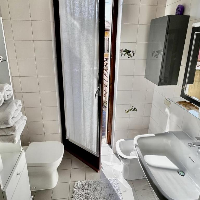 Casanova Room - Double Room with Private Bathroom - 13