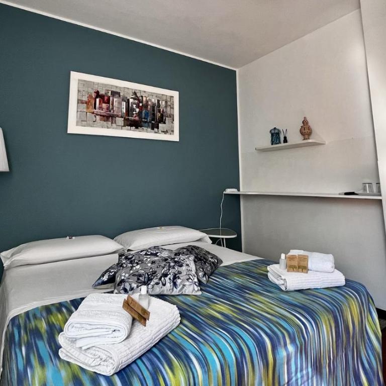 Casanova Room - Double Room with Private Bathroom - 2