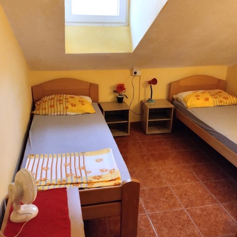 Apartment Sandra - Three-Bedroom Apartment - 9