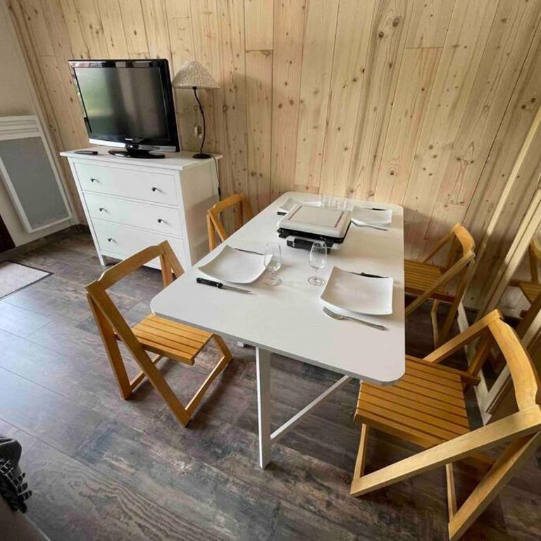 Studio refait à neuf avec balcon - Famille - Parking couvert - Estudio con vistas a las montañas - 6
