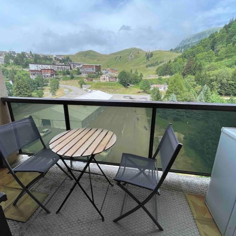 Studio refait à neuf avec balcon - Famille - Parking couvert - Estudio con vistas a las montañas - 13