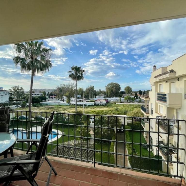 Moderno Apartamento con terraza y vista al mar a 5 min Pto. Banús - Apartamento de 2 dormitorios - 7