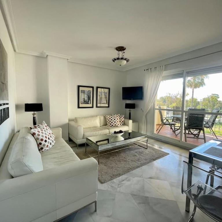 Moderno Apartamento con terraza y vista al mar a 5 min Pto. Banús - Apartamento de 2 dormitorios - 3