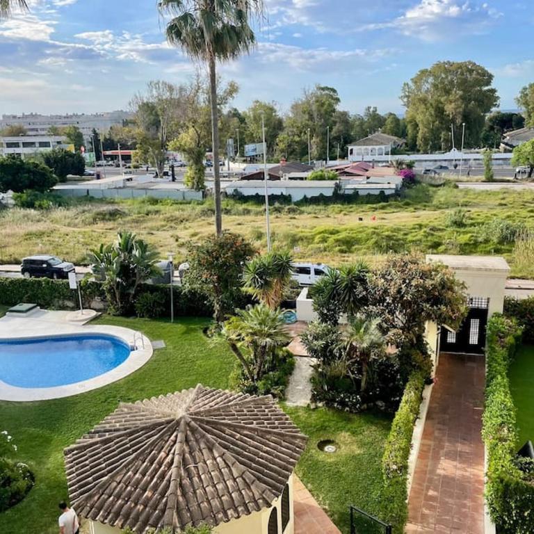 Moderno Apartamento con terraza y vista al mar a 5 min Pto. Banús - Apartamento de 2 dormitorios - 11