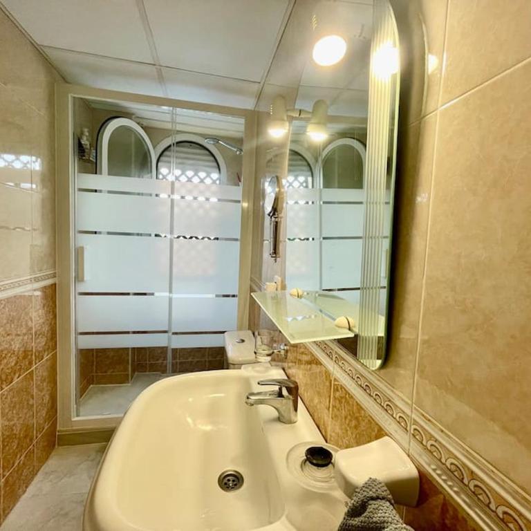Moderno Apartamento con terraza y vista al mar a 5 min Pto. Banús - Apartamento de 2 dormitorios - 13