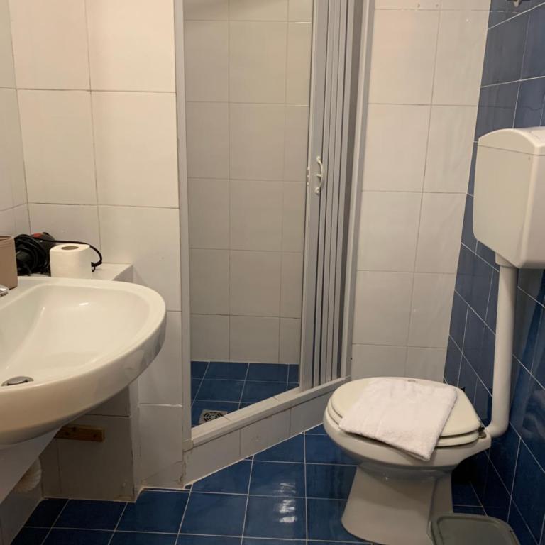 Sognando Ortigia - Quadruple Room with Private External Bathroom - 17
