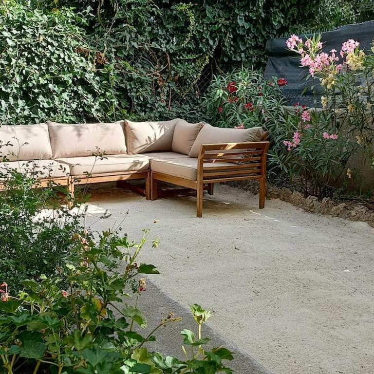 Grand appartement, 2 chambres et jardin - Two-Bedroom Apartment - 1