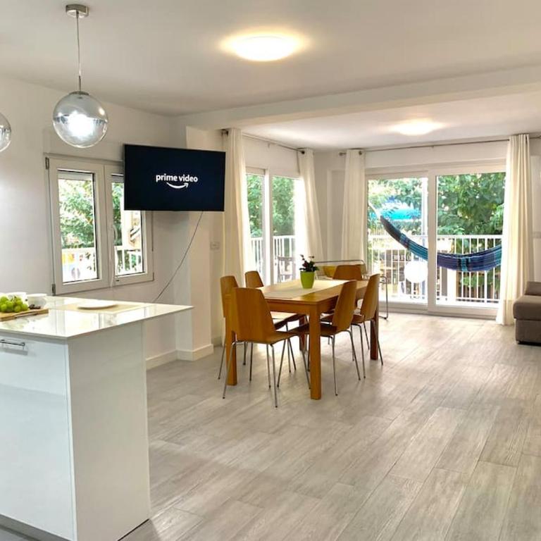 NEW STYLISH BEACH FRONT APARTMENT - Two-Bedroom Apartment - 6