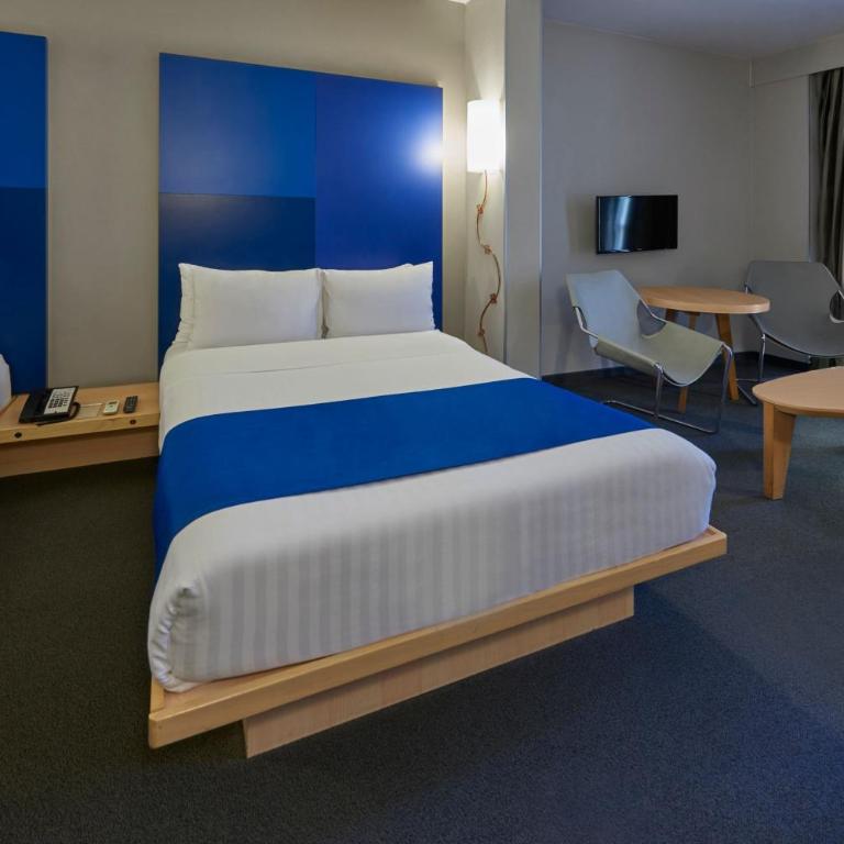City Express Plus by Marriott Ciudad de México Reforma El Ángel - Superior Double Room with Two Double Beds and Sofa Bed - 3