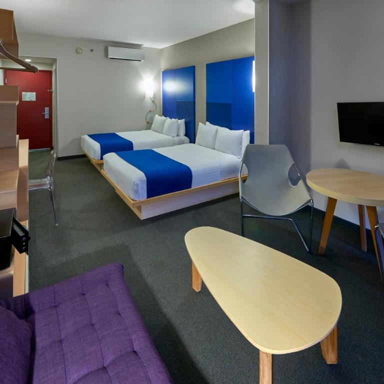 City Express Plus by Marriott Ciudad de México Reforma El Ángel - Superior Double Room with Two Double Beds and Sofa Bed - 2