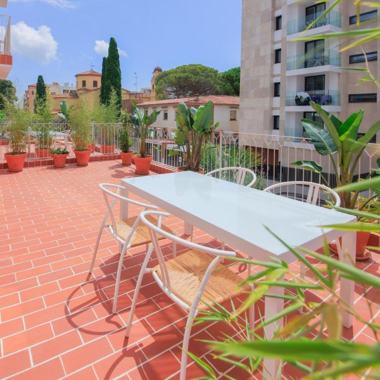 Terra Aurea Aparthotel - Apartamento con terraza grande y vistas al mar (4 adultos) - 1