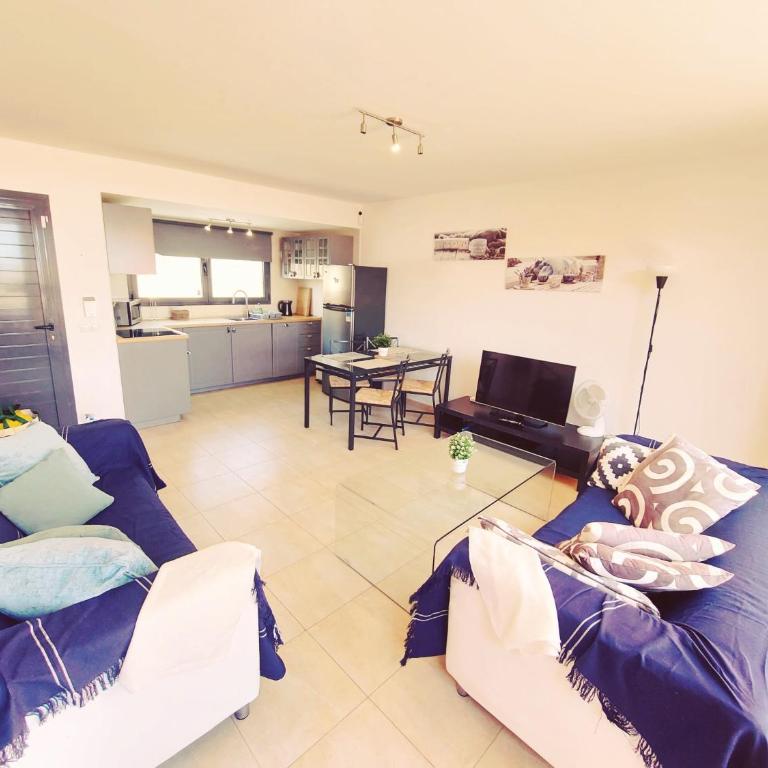 Casa Bella Vista - pool - WiFi - Three-Bedroom House - 4