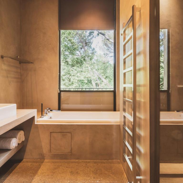 Les Lodges Sainte-Victoire Hotel & Spa - Suite Prestige - 2