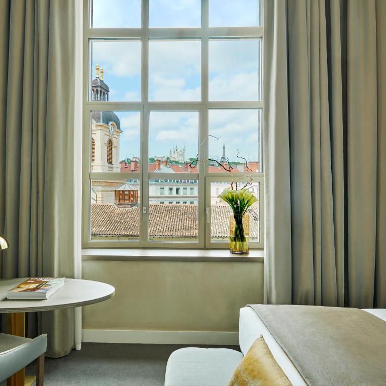 InterContinental Lyon - Hotel Dieu by IHG - Chambre Premium Lit King-Size - Vue sur Cour - 1