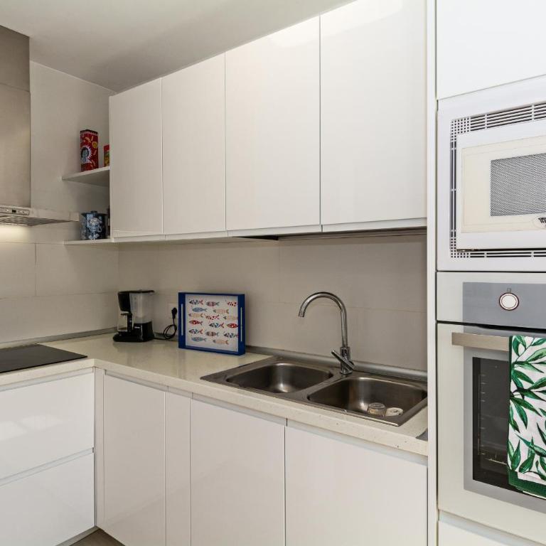 2BR Terrace Home - 10 min walk to the Beach - Two-Bedroom House - 8