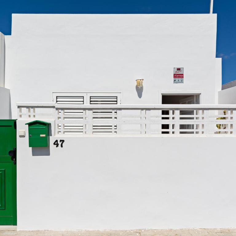 2BR Terrace Home - 10 min walk to the Beach - Two-Bedroom House - 22