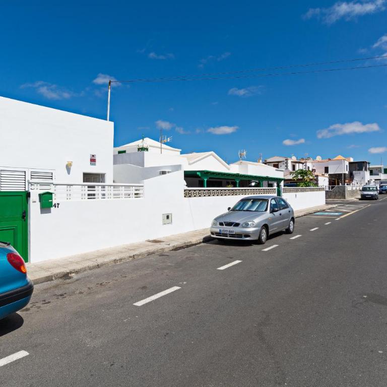 2BR Terrace Home - 10 min walk to the Beach - Two-Bedroom House - 23