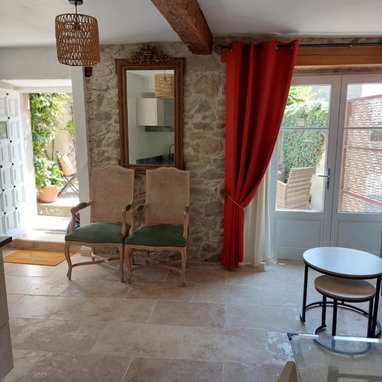 Le Logis des Remparts à l'intérieur de la Cité médiévale, Jardin privé, Parking inclus - Ferienhaus - 12