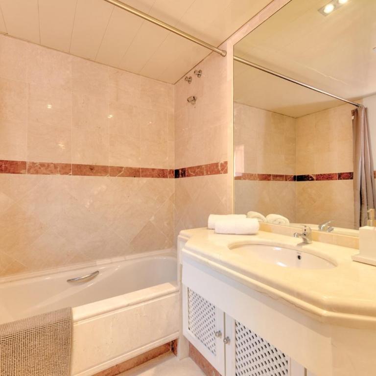 Luxury penthouse in Jardines de Don Carlos - Three-Bedroom Apartment - 26