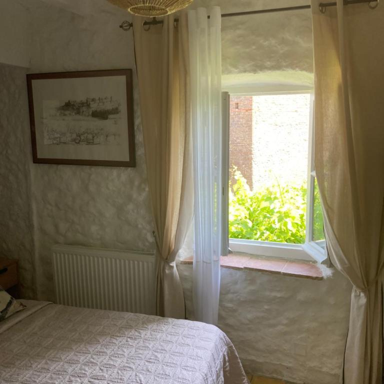 Le Logis des Remparts à l'intérieur de la Cité médiévale, Jardin privé, Parking inclus - Ferienhaus - 15