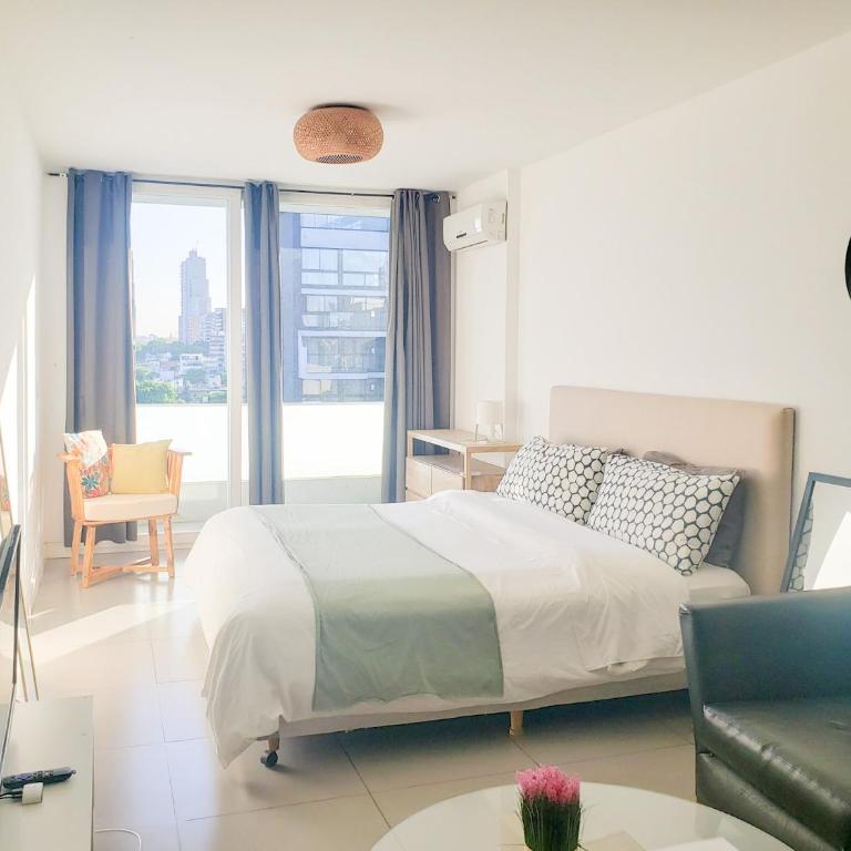 Vizion Hollywood Apartments - One-Bedroom Apartment - 31