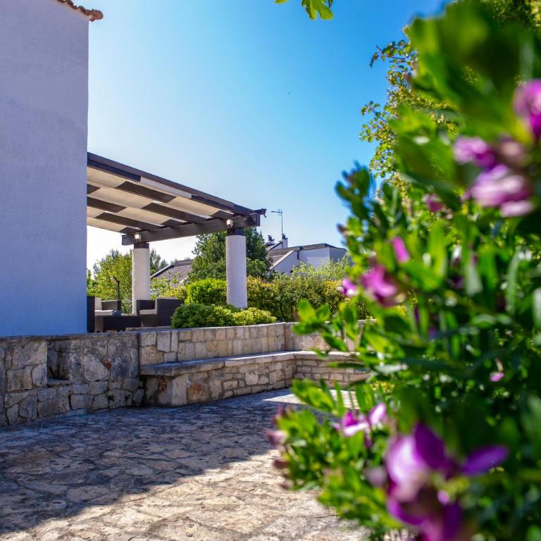 BouganVilla - Villa con Vista Giardino - 41