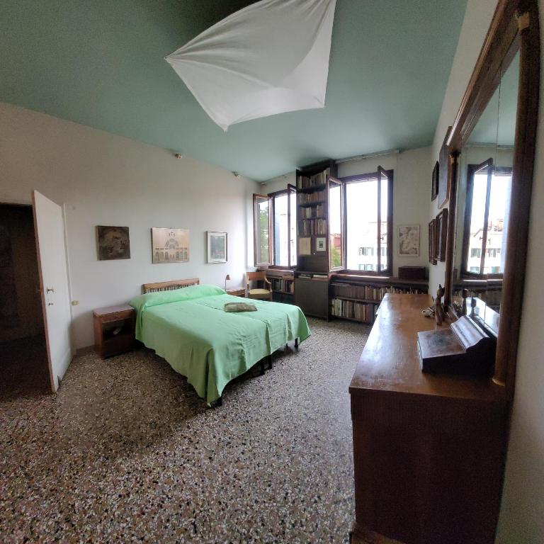 Casa Calle Renier - Camera Matrimoniale/Doppia con Letti Singoli con Bagno in Comune - 1