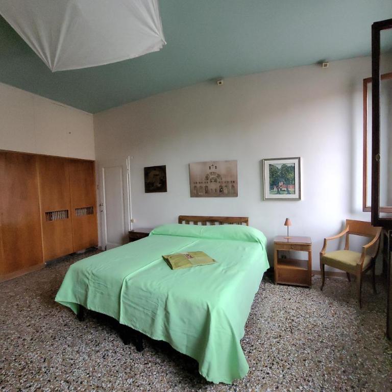 Casa Calle Renier - Camera Matrimoniale/Doppia con Letti Singoli con Bagno in Comune - 2