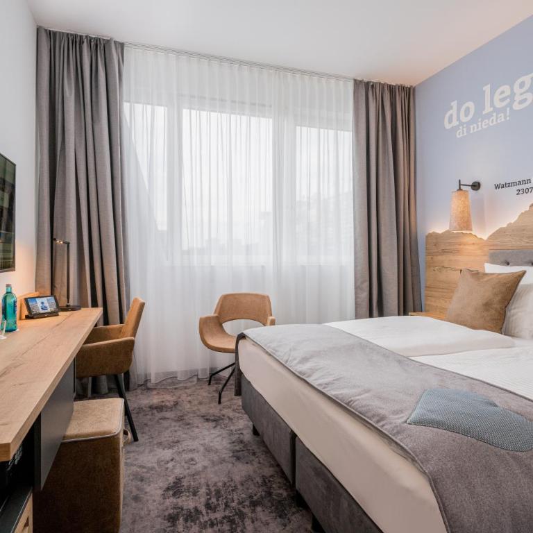 Best Western Hotel Arabellapark Muenchen - Classic Doppelzimmer mit ebenerdiger Dusche - 7