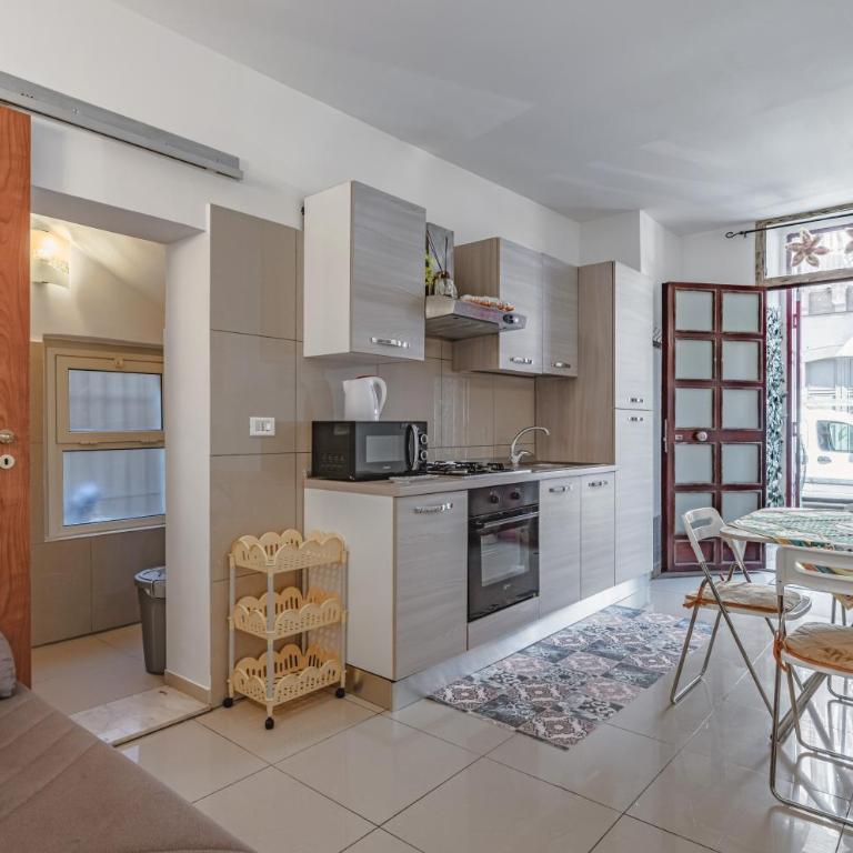 GuestHost - Catania Comfy & Central Apartment x3! - One-Bedroom Apartment - 9