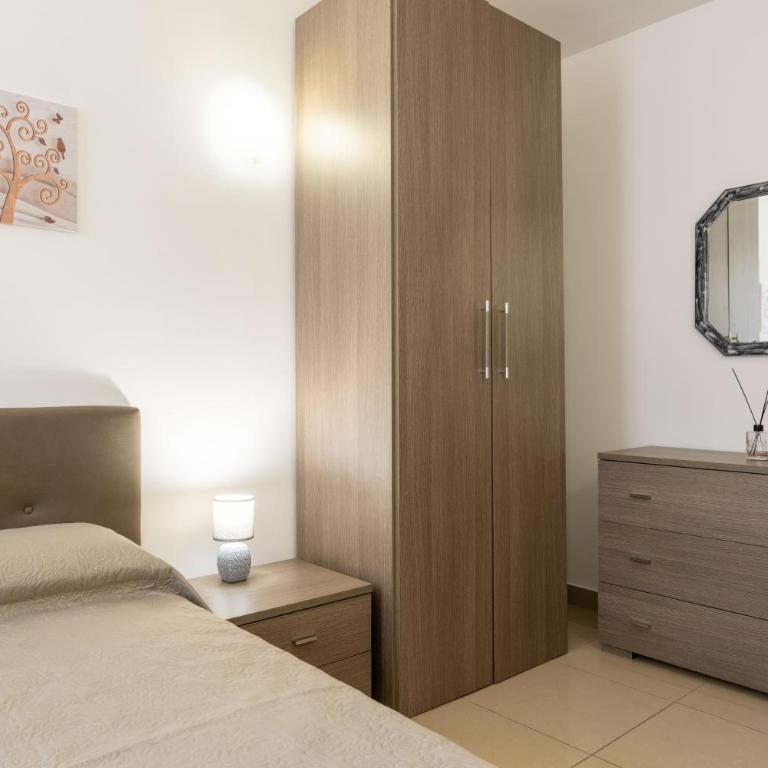 GuestHost - Catania Comfy & Central Apartment x3! - One-Bedroom Apartment - 11