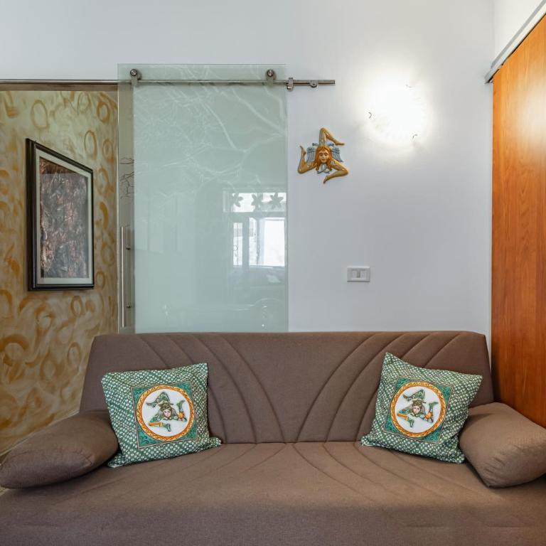 GuestHost - Catania Comfy & Central Apartment x3! - One-Bedroom Apartment - 5