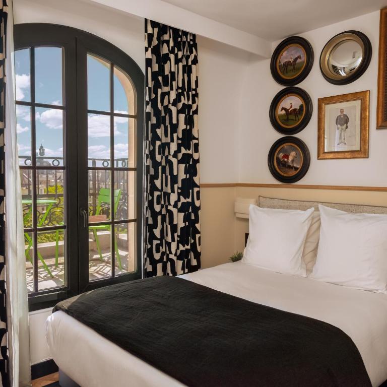 Solly Hôtel Paris - Chambre Cosy avec Balcon - Vue sur Paris - 3