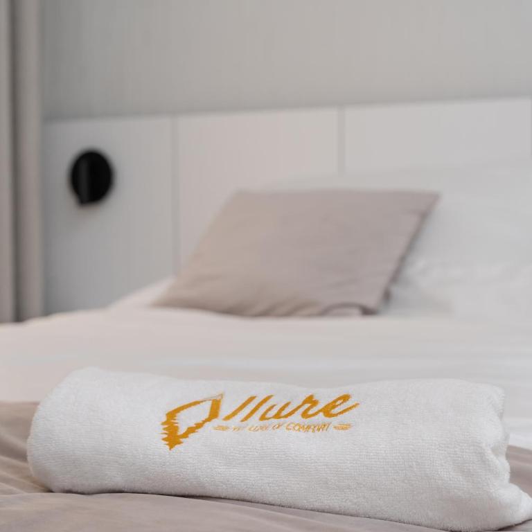 Kondo Hotel Allure - Studio sa Balkonom - 3