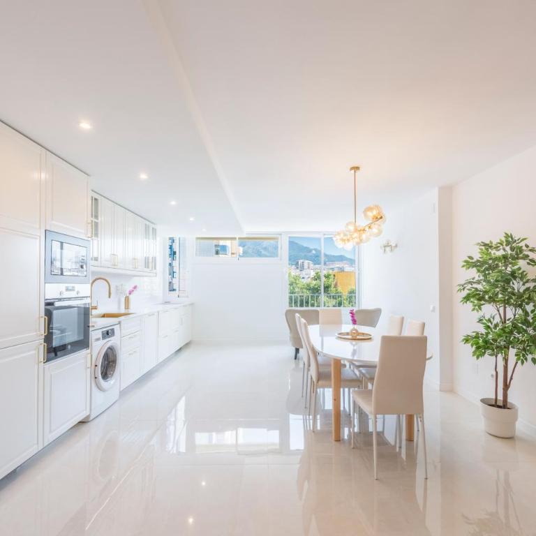 Front line beach in Marbella - Apartment - 13