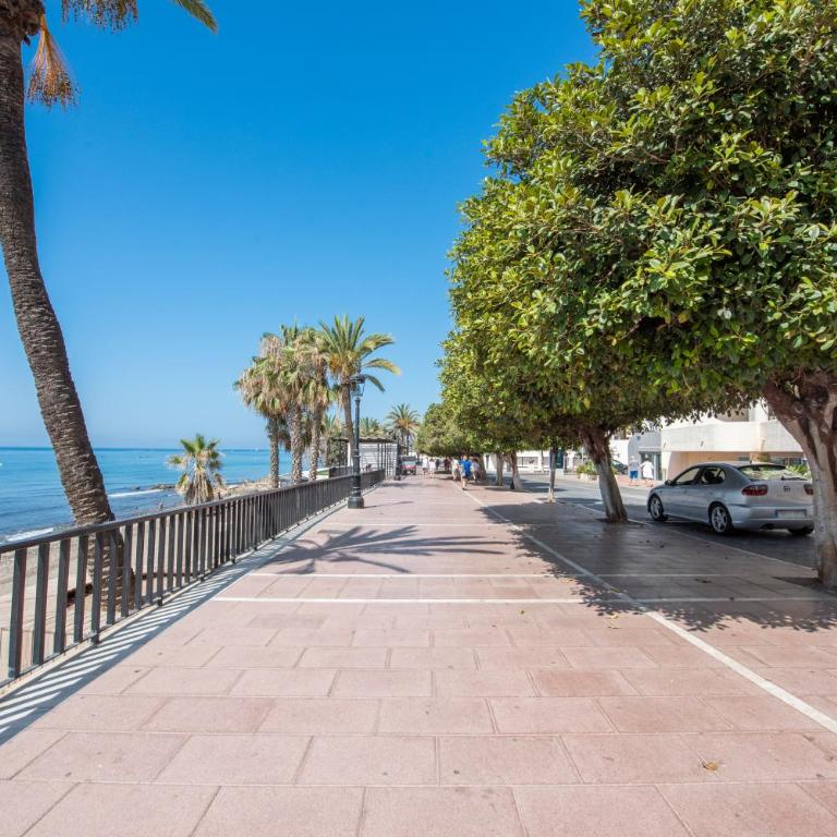 Front line beach in Marbella - Apartment - 25