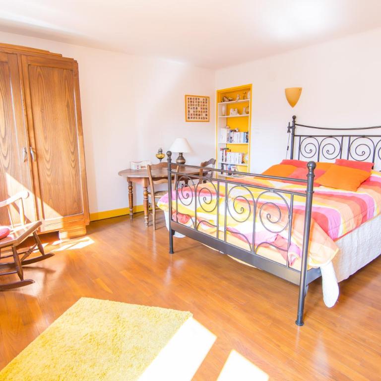 Volets Bleus et Briques Rouges - Apartment - 36