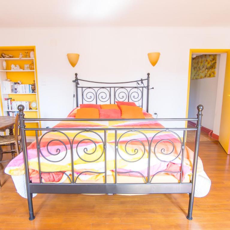 Volets Bleus et Briques Rouges - Apartment - 34