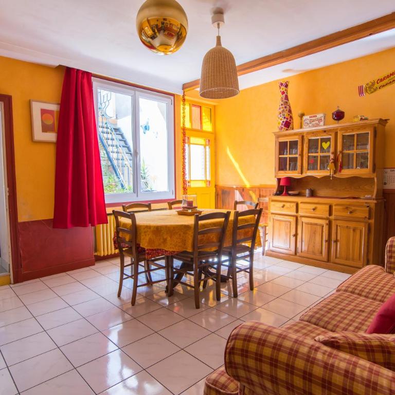 Volets Bleus et Briques Rouges - Apartment - 46