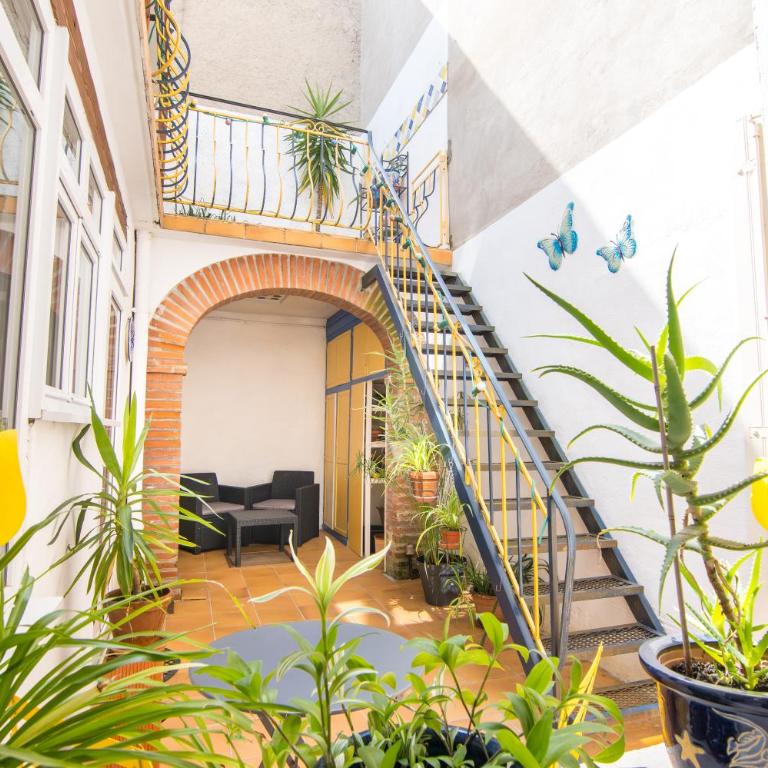 Volets Bleus et Briques Rouges - Apartment - 1